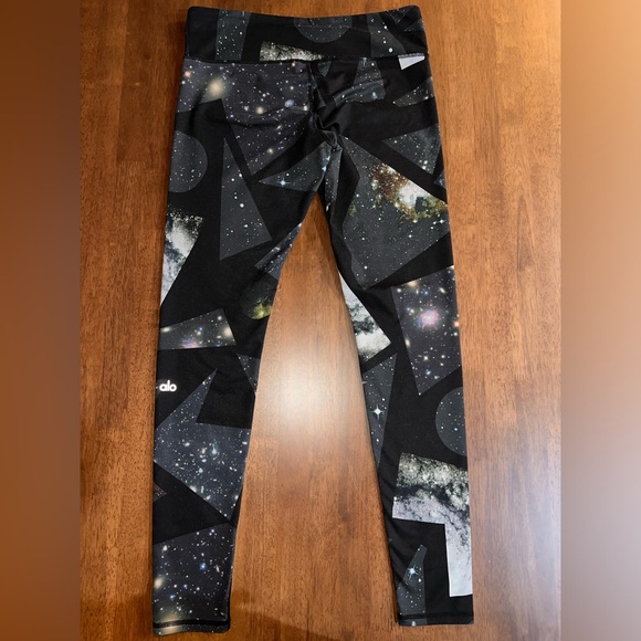ALO Yoga VAPOR SPACE Airbrushed PANTS Leggings. Size M - Picture 3 of 7